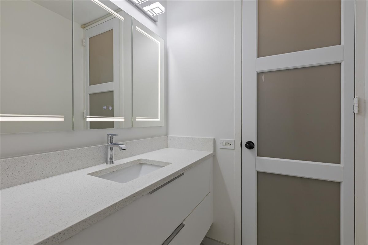 535 N Michigan Avenue 905