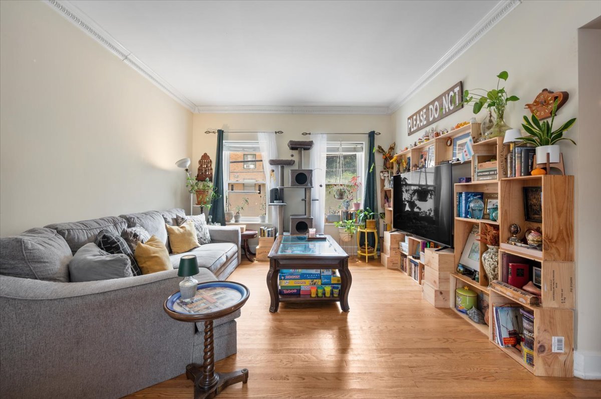 853 W Carmen Avenue 1D