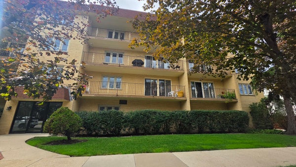 6300 W MONTROSE AVE APT 205, CHICAGO, IL 60634 - Image df7cd23eebcb2d54bae2b674ac5fad4a/4028557896