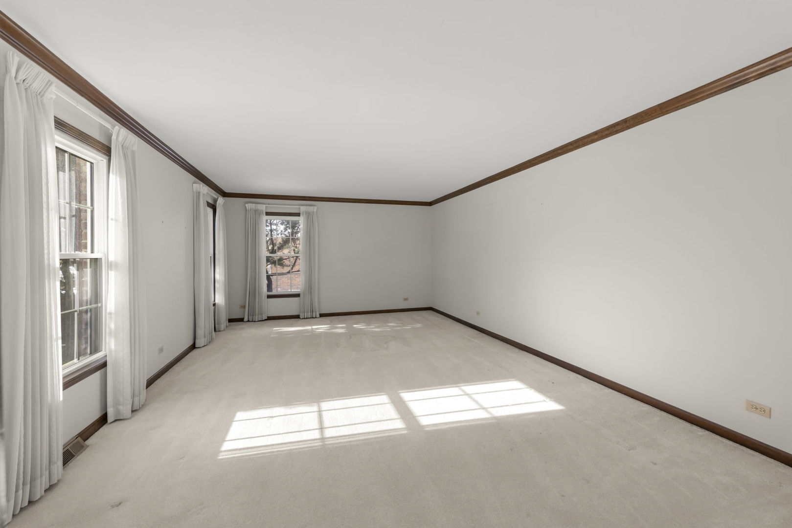 19W140 Avenue Chateaux