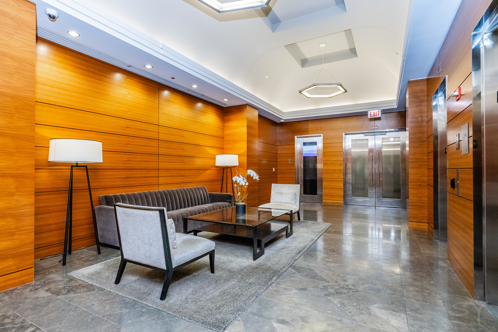 6 N MICHIGAN Avenue 906