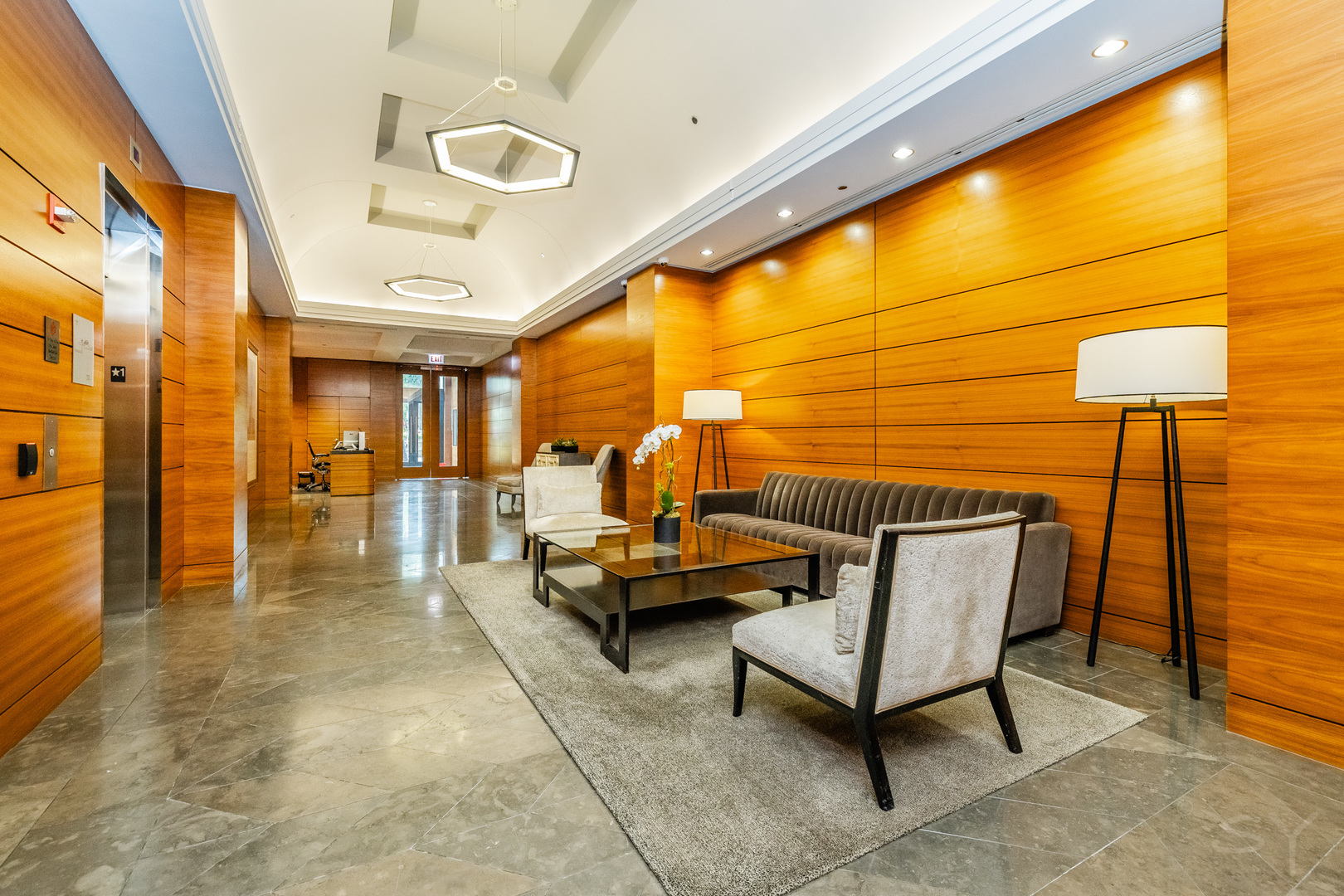 6 N MICHIGAN Avenue 906