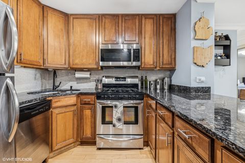 Tiny photo for 3900 N PINE GROVE Avenue #409, Chicago, IL 60613 (MLS # 12460388)