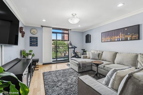 Tiny photo for 3900 N PINE GROVE Avenue #409, Chicago, IL 60613 (MLS # 12460388)