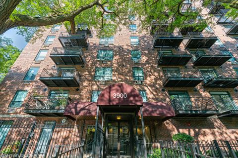 Photo of 3900 N PINE GROVE Avenue #409, Chicago, IL 60613 (MLS # 12460388)