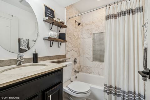 Tiny photo for 3900 N PINE GROVE Avenue #409, Chicago, IL 60613 (MLS # 12460388)