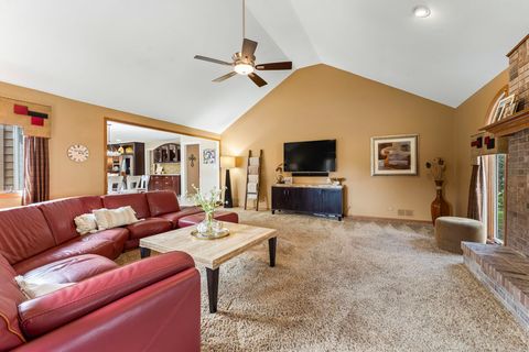 Tiny photo for 675 Red Maple Lane, Roselle, IL 60172 (MLS # 12471809)