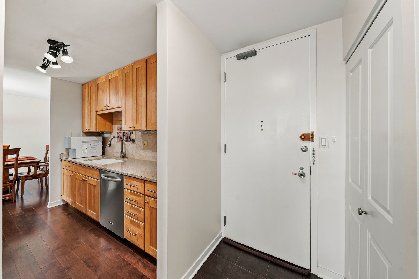 111 E Chestnut Street 30G
