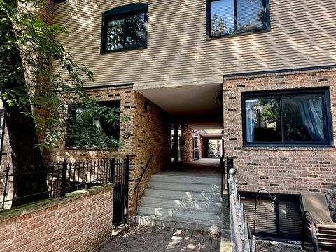 Photo of 648 W Belden Avenue #B, Chicago, IL 60614 (MLS # 12511277)