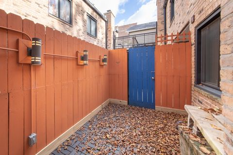 Tiny photo for 648 W Belden Avenue #B, Chicago, IL 60614 (MLS # 12511277)