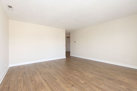 Tiny photo for 1501 Darien Lake Drive #201, Darien, IL 60561 (MLS # 12572946)