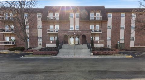 Photo of 1501 Darien Lake Drive #201, Darien, IL 60561 (MLS # 12572946)