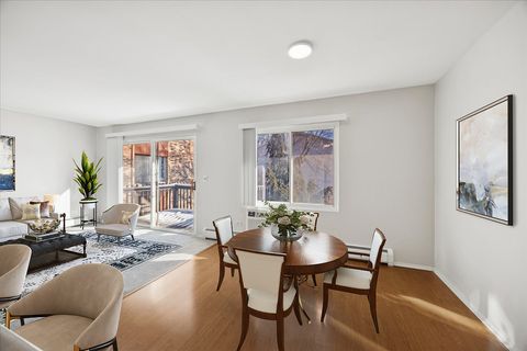 Tiny photo for 948 E Old Willow Road #204, Prospect Heights, IL 60070 (MLS # 12557401)