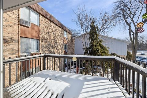 Tiny photo for 948 E Old Willow Road #204, Prospect Heights, IL 60070 (MLS # 12557401)