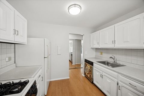 Tiny photo for 948 E Old Willow Road #204, Prospect Heights, IL 60070 (MLS # 12557401)