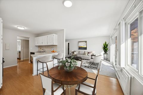 Tiny photo for 948 E Old Willow Road #204, Prospect Heights, IL 60070 (MLS # 12557401)