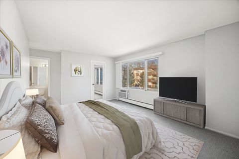 Tiny photo for 948 E Old Willow Road #204, Prospect Heights, IL 60070 (MLS # 12557401)