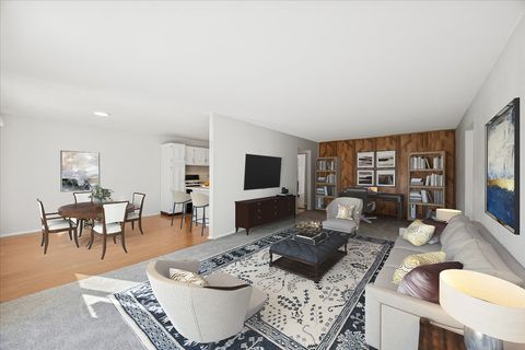 Tiny photo for 948 E Old Willow Road #204, Prospect Heights, IL 60070 (MLS # 12557401)