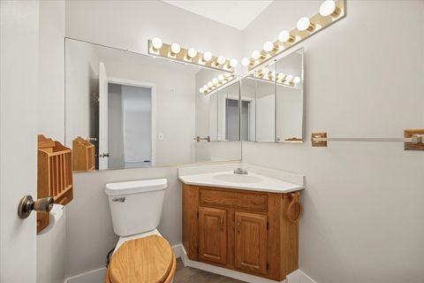 Tiny photo for 948 E Old Willow Road #204, Prospect Heights, IL 60070 (MLS # 12557401)