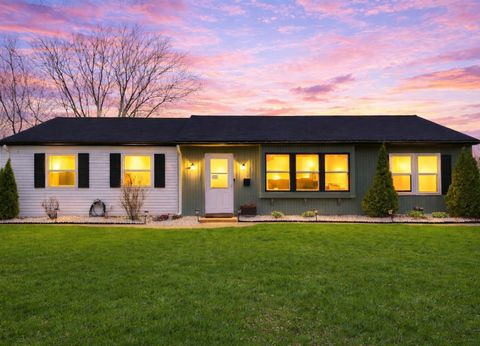 Photo of 1320 Elm Drive, Schaumburg, IL 60194 (MLS # 12620998)