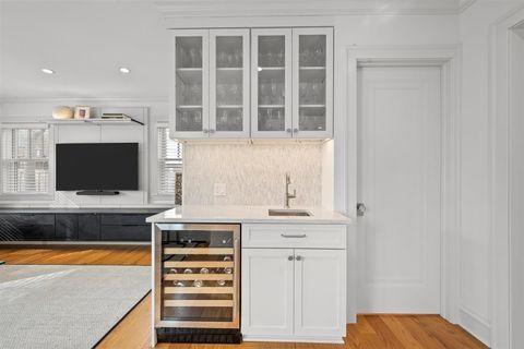 Tiny photo for Kenilworth, IL 60043 (MLS # 12577917)