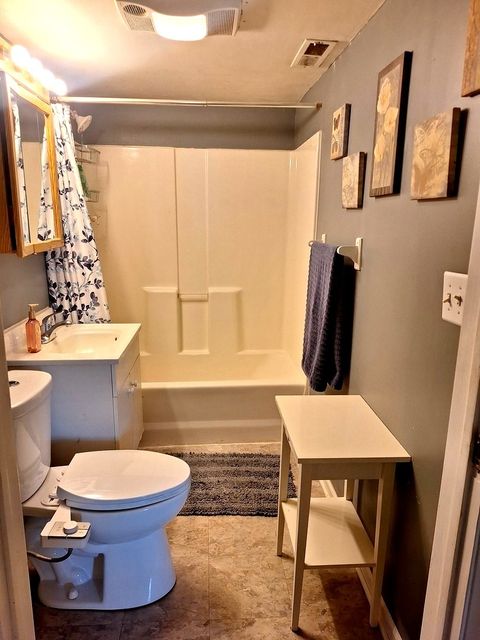 Tiny photo for 7434 S Nottingham Avenue, Chicago, IL 60638 (MLS # 12605800)