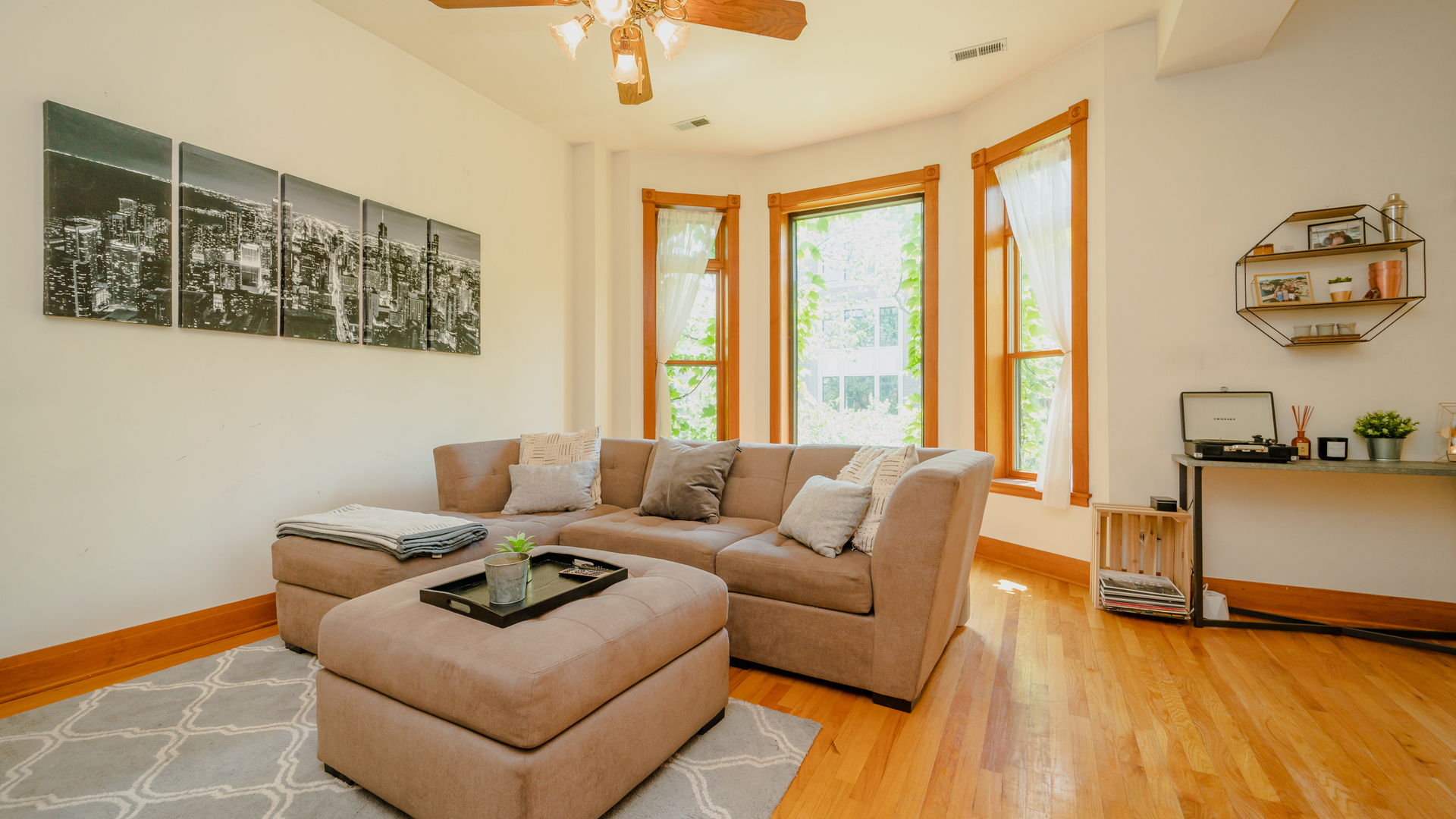 622 W Briar Place 2