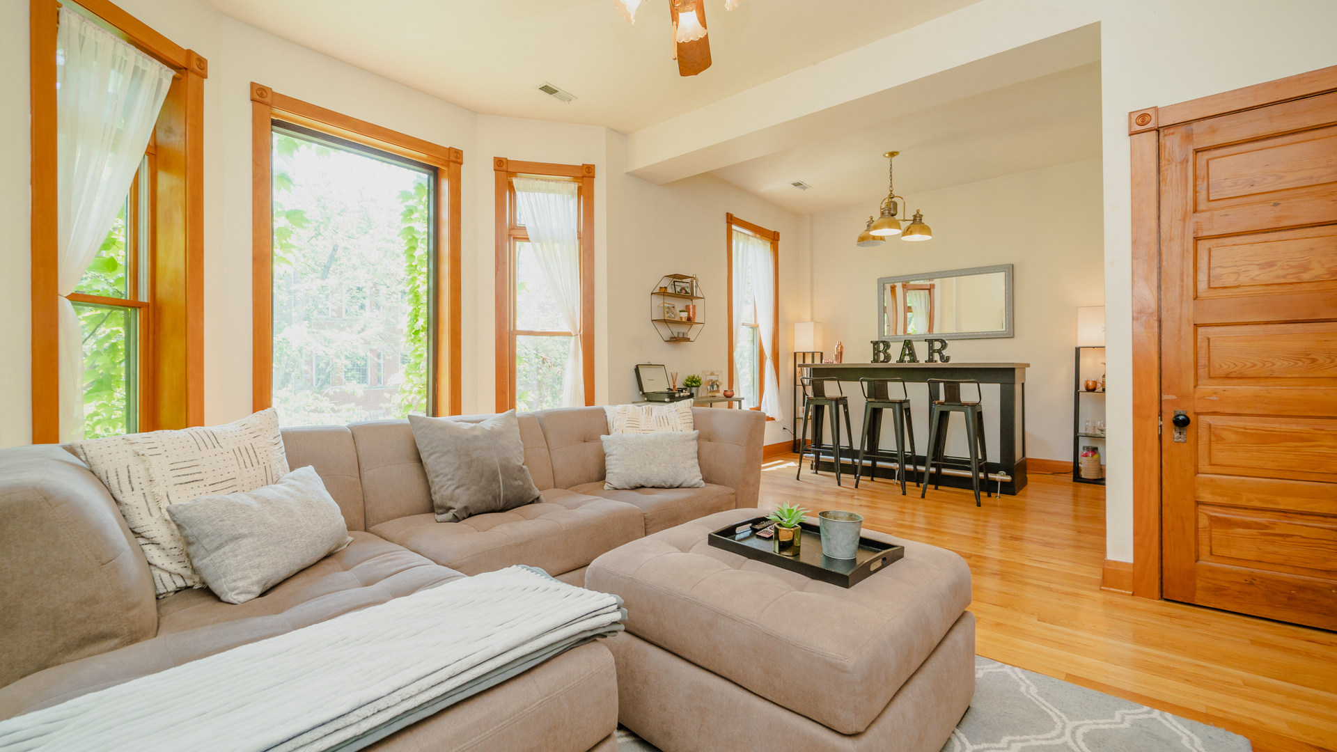 622 W Briar Place 2