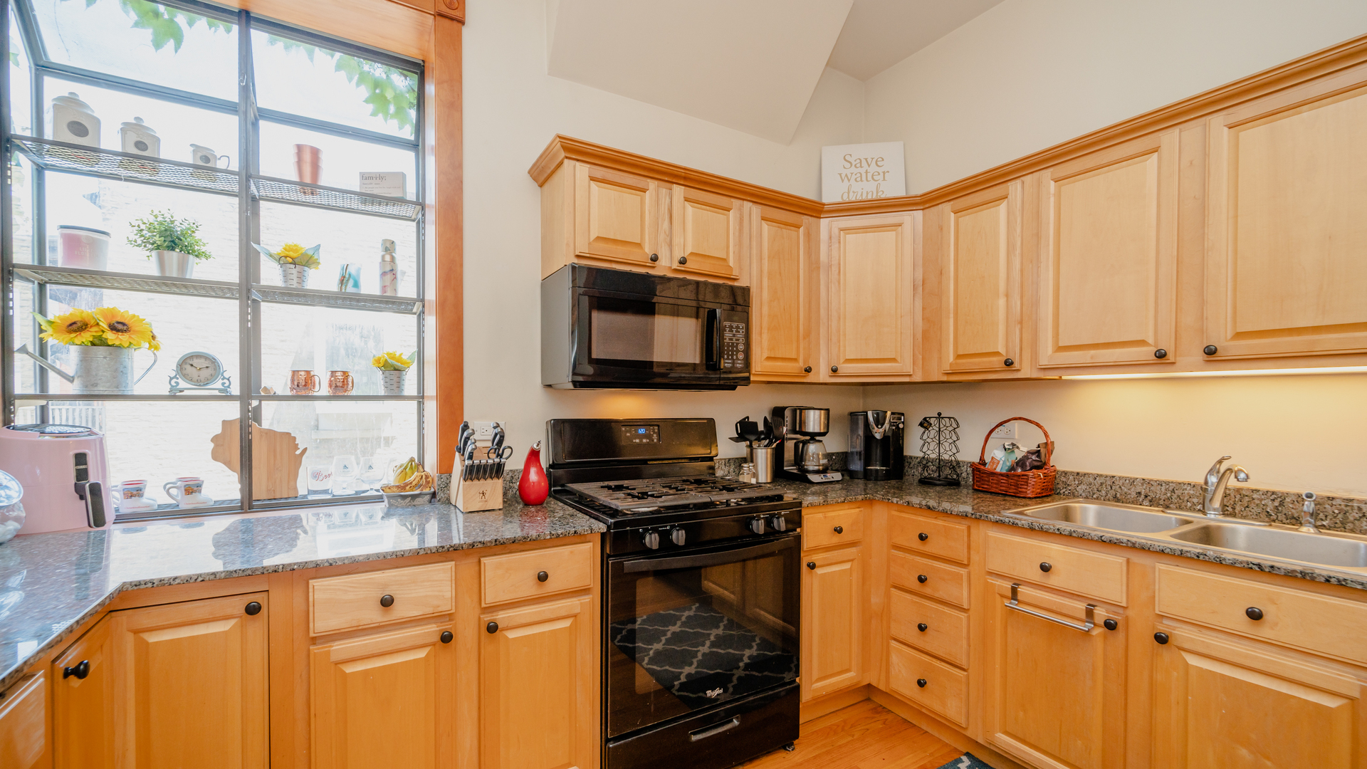 622 W Briar Place 2