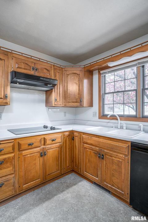 Tiny photo for 2809 32ND Avenue Drive, Moline, IL 61265 (MLS # QC4269058)