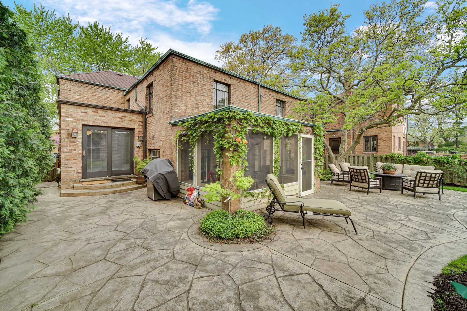 Chicago, Illinois 60643, United States, 5 Bedrooms Bedrooms, ,3 BathroomsBathrooms,Residential,Active,241726