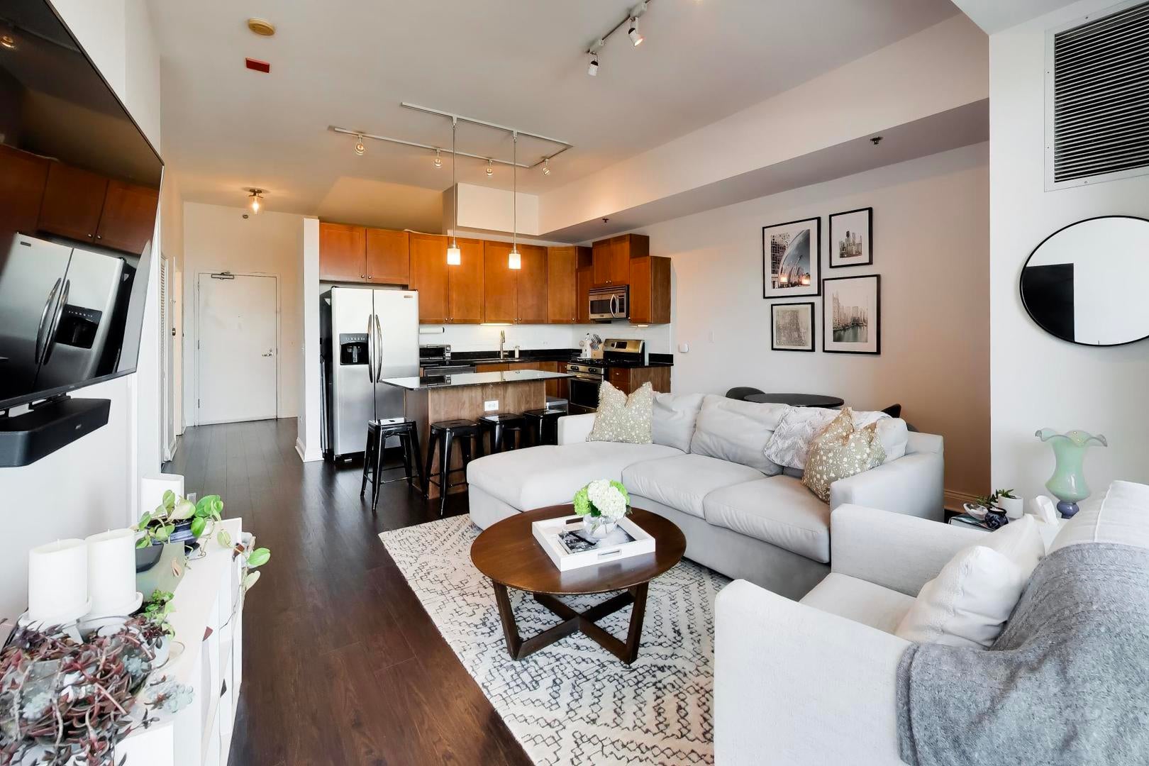 230 W Division Street 1107