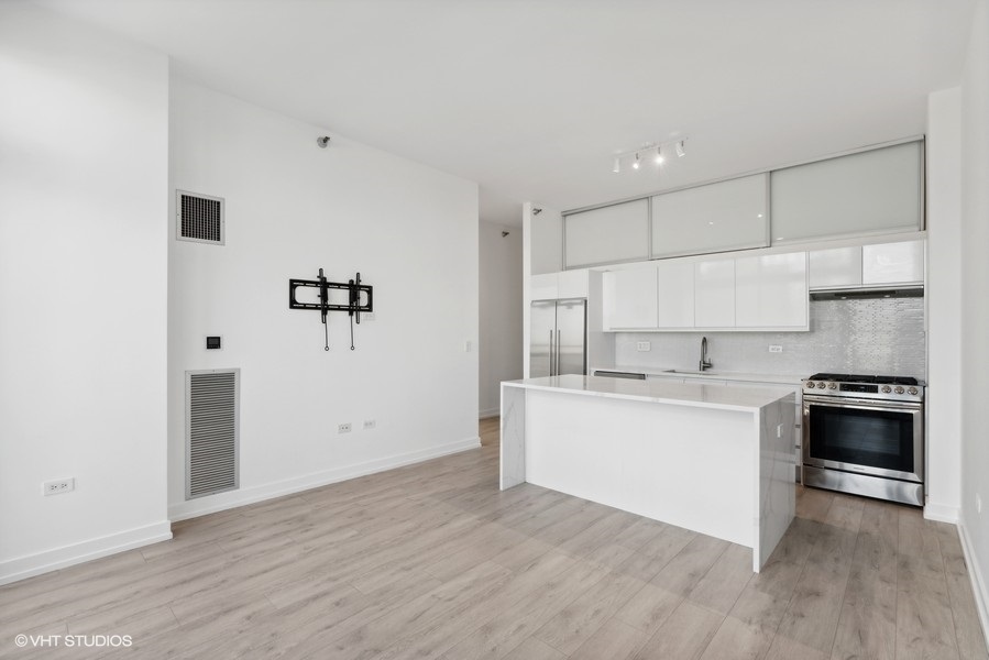 235 W Van Buren Street 2213