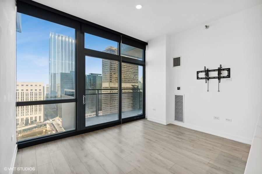 235 W Van Buren Street 2213