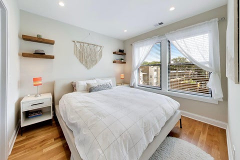 Tiny photo for 1415 W Rascher Avenue #302, Chicago, IL 60640 (MLS # 12732487)