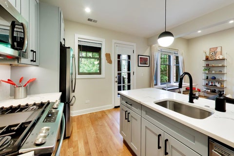 Tiny photo for 1415 W Rascher Avenue #302, Chicago, IL 60640 (MLS # 12732487)