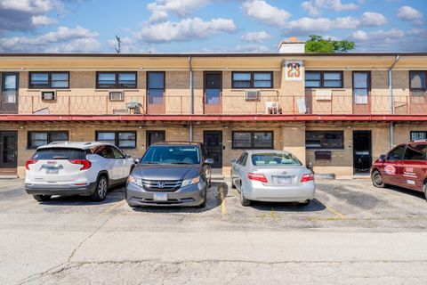 Tiny photo for 23 King Arthur Court #6, Northlake, IL 60164 (MLS # 12458354)