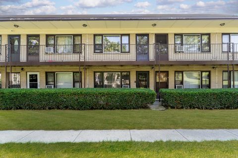 23 King Arthur Court 6 Northlake IL 60164