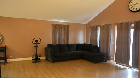 Tiny photo for 170 Inverness Court #2, Elk Grove Village, IL 60007 (MLS # 12604415)