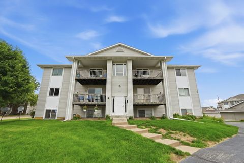 Photo of 4165 Mallard Court #5, Bettendorf, IA 52722 (MLS # 12684961)