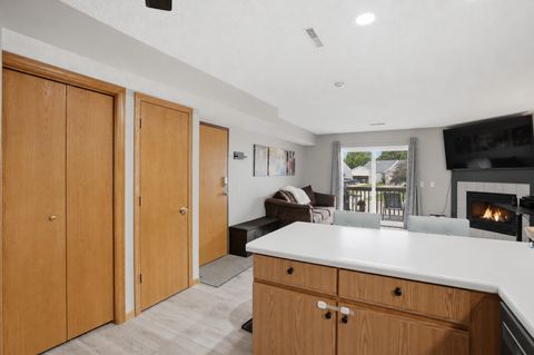 Tiny photo for 4165 Mallard Court #5, Bettendorf, IA 52722 (MLS # 12684961)