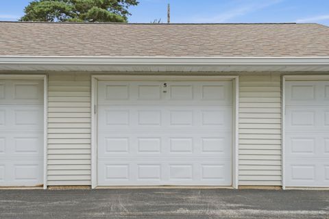Tiny photo for 4165 Mallard Court #5, Bettendorf, IA 52722 (MLS # 12684961)