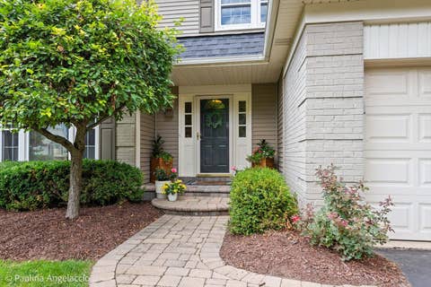 Tiny photo for 986 Commonwealth Court, Barrington, IL 60010 (MLS # 12644722)