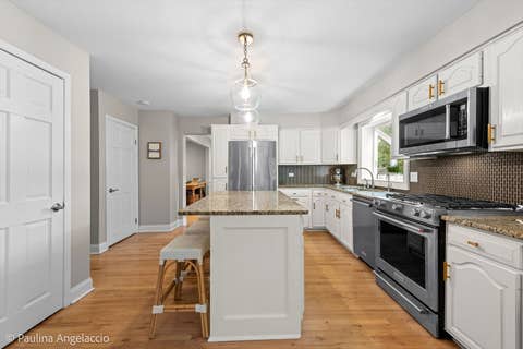 Tiny photo for 986 Commonwealth Court, Barrington, IL 60010 (MLS # 12644722)