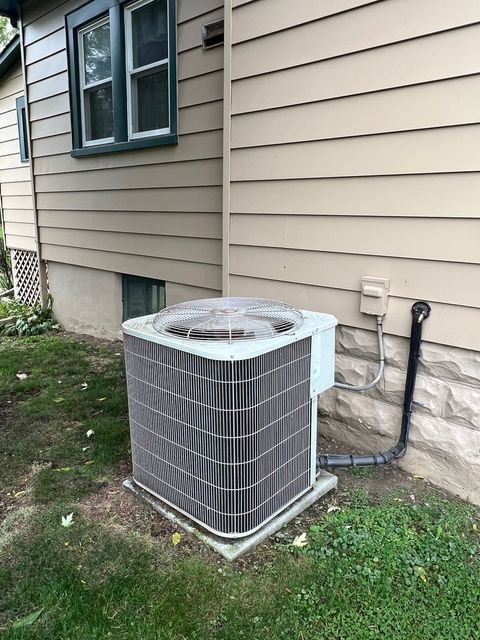 Tiny photo for 515 North Avenue, Aurora, IL 60505 (MLS # 12503049)