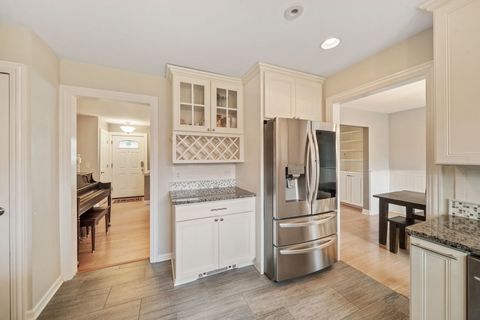 Tiny photo for 1801 Glenview Avenue, Park Ridge, IL 60068 (MLS # 12633833)