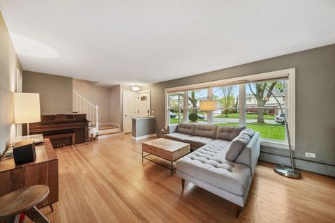 Tiny photo for 1801 Glenview Avenue, Park Ridge, IL 60068 (MLS # 12633833)