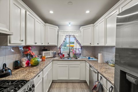 Tiny photo for 14501 Keystone Avenue #8, Midlothian, IL 60445 (MLS # 12398703)