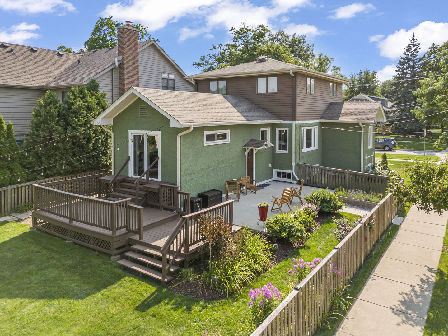 593 Prairie Avenue