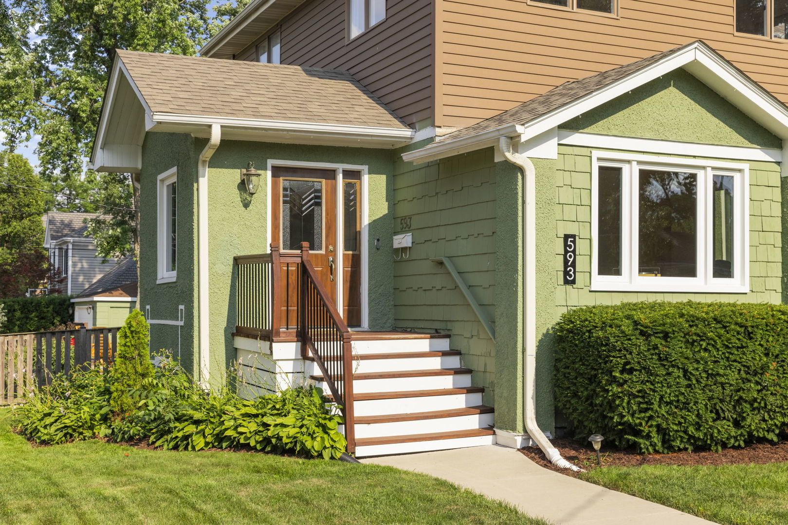 593 Prairie Avenue